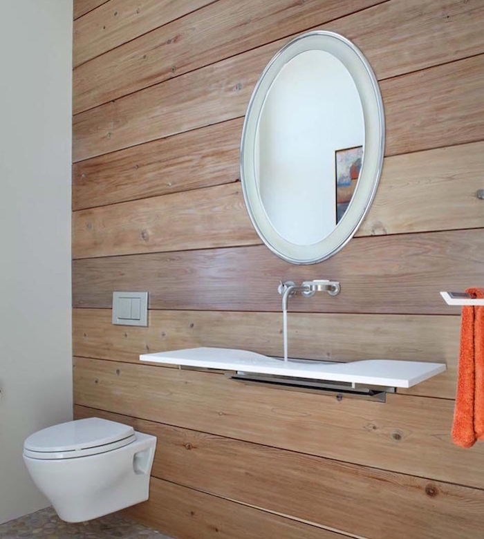 toilettes avec mur en bois et lavabo design plat moderne et wc suspendu