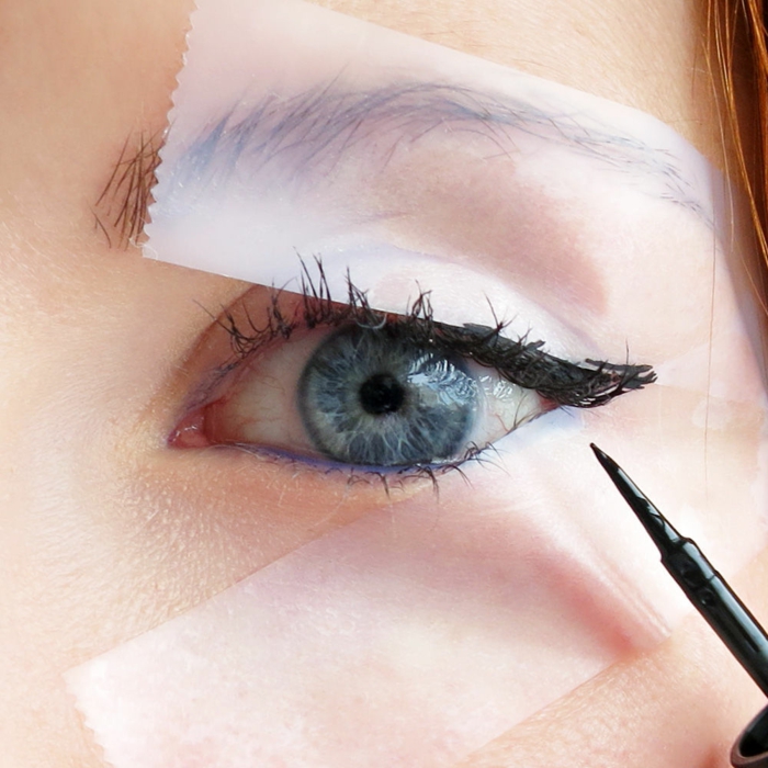 comment se maquiller les yeux et mettre un trait d'eye-liner proprement, yeux bleus