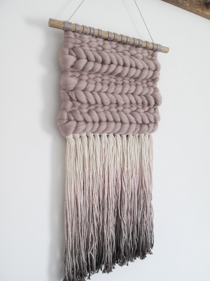 déco macramé en laine avec dégradé de couleurs et tissage en relief