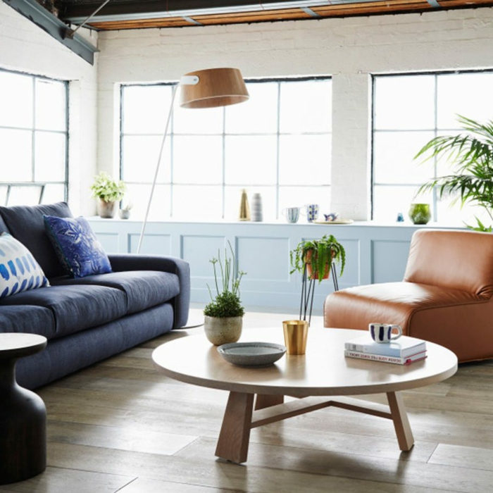 table basse design scandinave, décoration intérieure salon simple en bleu et bois