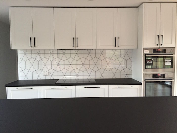 carrelage cuisine mur blanc pour crédence carrelée forme hexagone originale