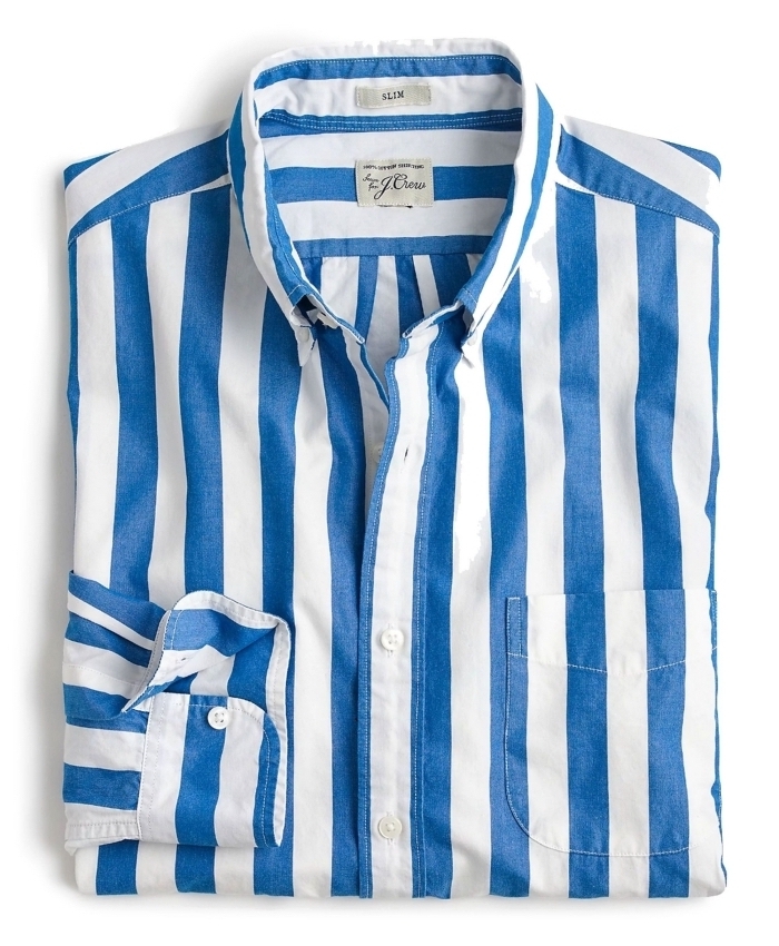 modèle de chemise à design rayée en blanc et bleu à offrir pour la fête des pères, idée cadeau pour homme