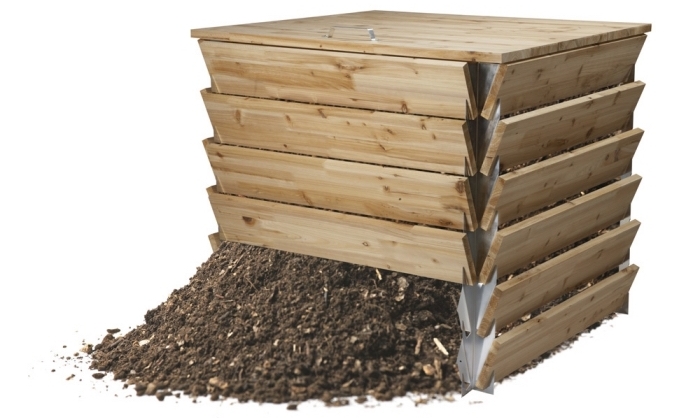 modèle de composteur en bois en forme carrée à installer dans son jardin pour diminuer les déchets ménagers 