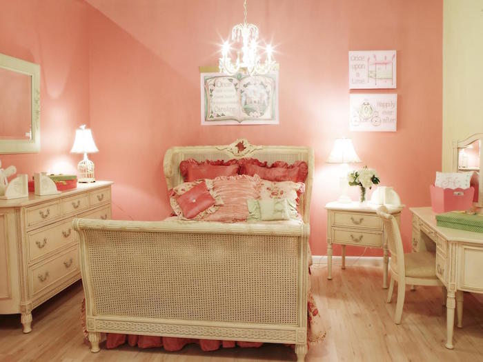 photo couleur de peinture pour chambre de fille enfant rose saumon avec meubles style vintage
