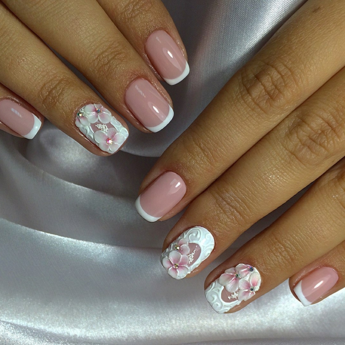 deco ongle gel en rose et blanc, fleurs avec relief, manucure classy en rose et blanc, ongles moyens
