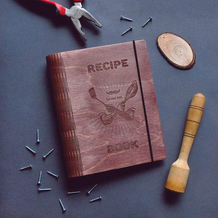 Cadeau pour ceux qui aiment cuisiner livret de recettes personnalisé couverture bois garder ses recettes