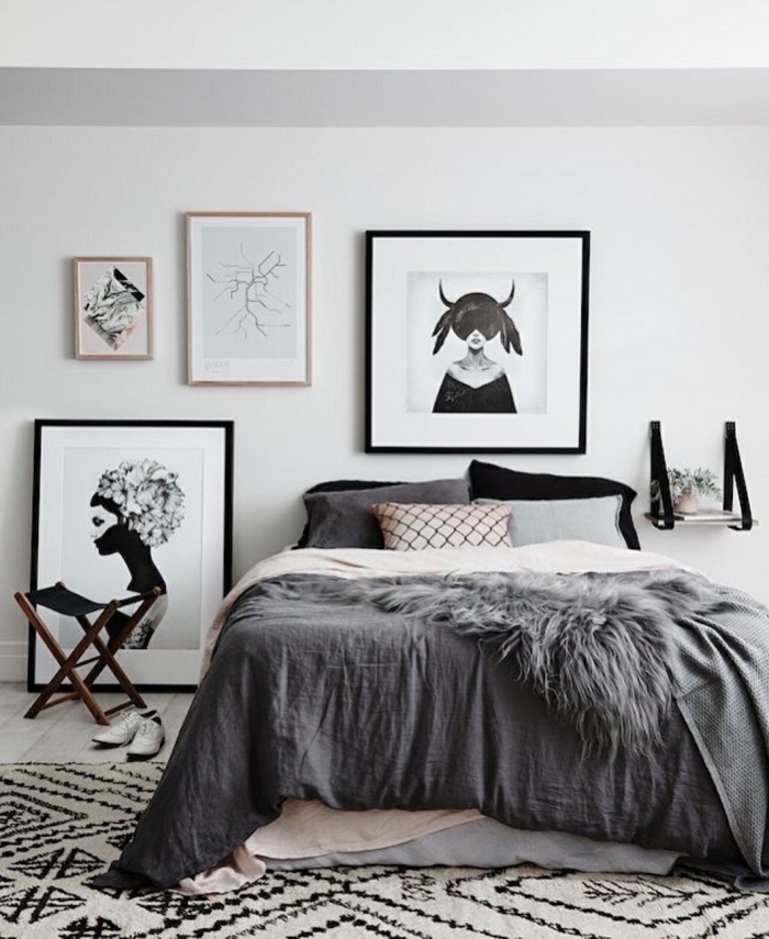 chambre à esprit féminin, lit en gris et blanc, peintures encadrées extravagantes