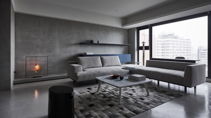 comment intégrer la couleur gris dans son appartement, meubles design salon en gris clair avec un tabouret noir