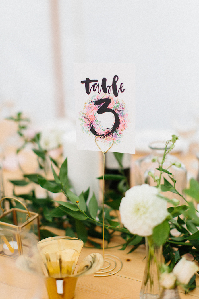 Menu de mariage centre de table mariage comment décorer une salle de mariage marque table mignon déco romantique