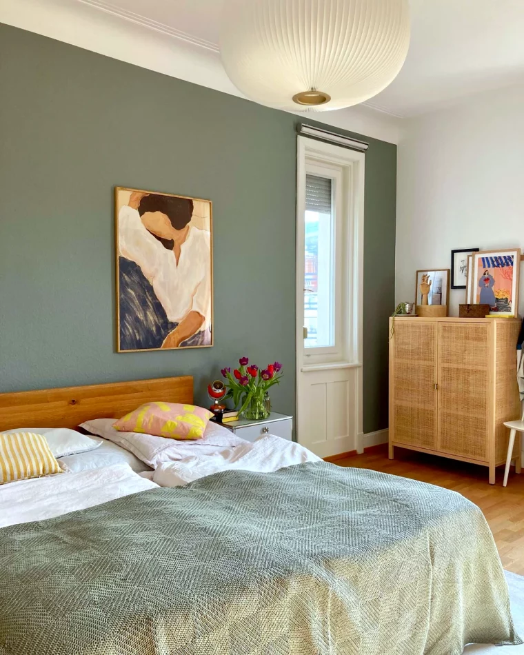 idee de chambre a coucher avec du bois et de la couleur verte