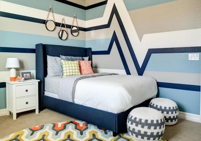 idée déco peinture chambre pour enfant avec mur et lit bleu blanc et gris