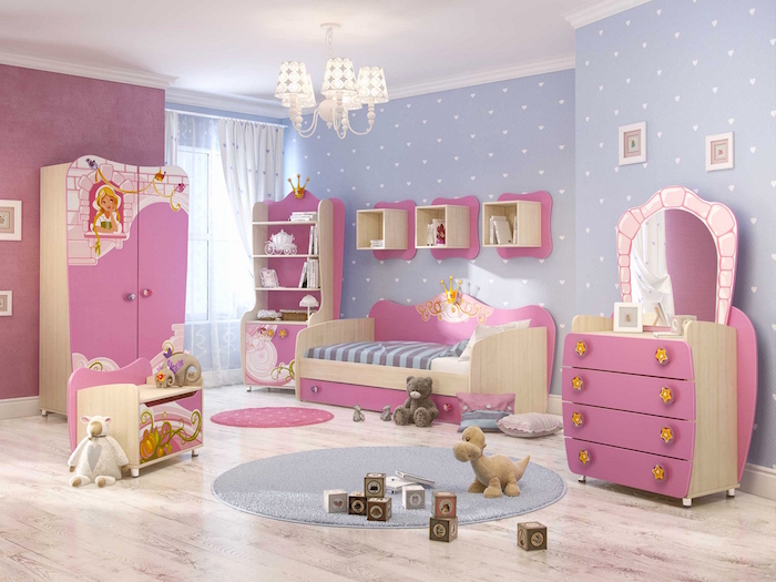 déco peinture chambre fille avec mur bleu et rose et meubles en bois pour enfants