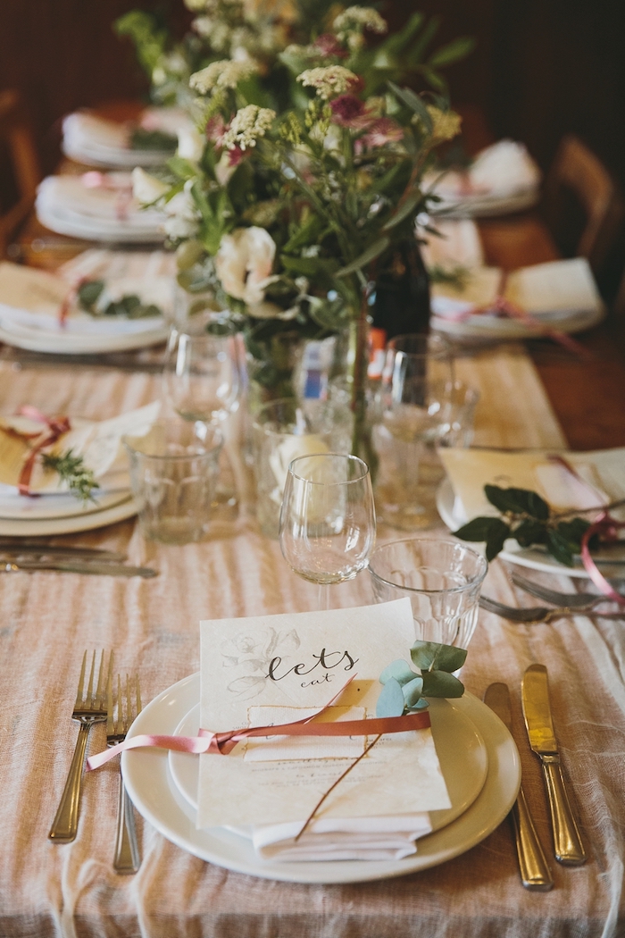 Pinterest mariage porte menu mariage deco de table mariage idée comment dresser la table menu de mariage dans l assiette déco de table mariage