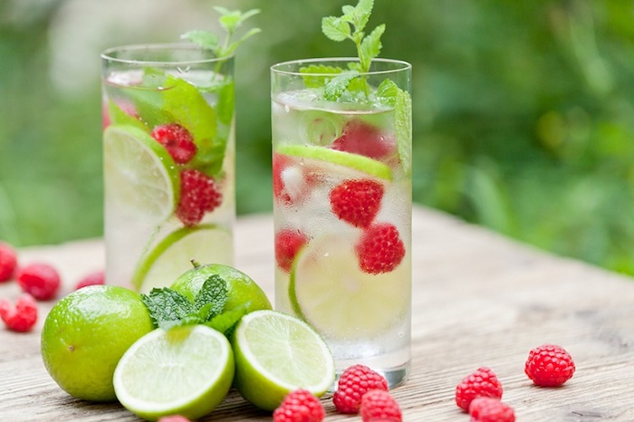 Detox naturel boisson amaigrissante boisson detox minceur eau infusé de lime menthe et fraises cool idee