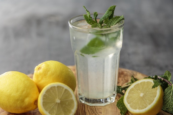 Idée boisson drainant naturel citron et menthe eau boisson diurétique thé pour maigrir rapidement