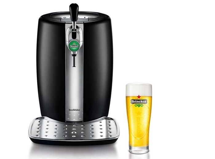 modèle de machine à bière Heineken à design élégant noir et argent comme une idée cadeau pour son père
