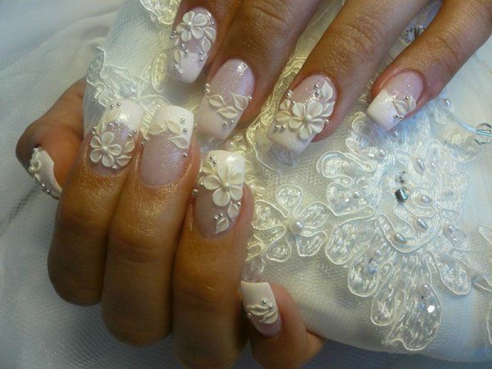 deco des ongles pour la jeune mariée, fleurs blanches 3d sur ongles carrés blancs