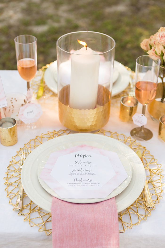 Menu de mariage décoration salle de mariage deco table mariage champetre mariage rose et doré