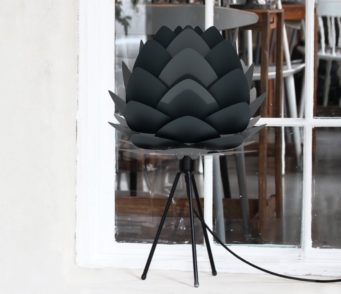 modèle de lampe design origami florale de couleur gris anthracite comme un accessoire pour intérieur moderne