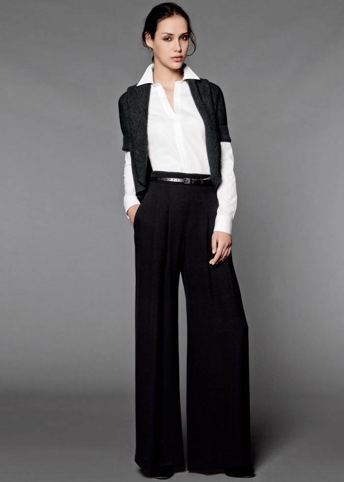 look formel en pantalon noir fluide et ceinturé porté avec chemise blanche et gilet gris foncé aux manches courtes