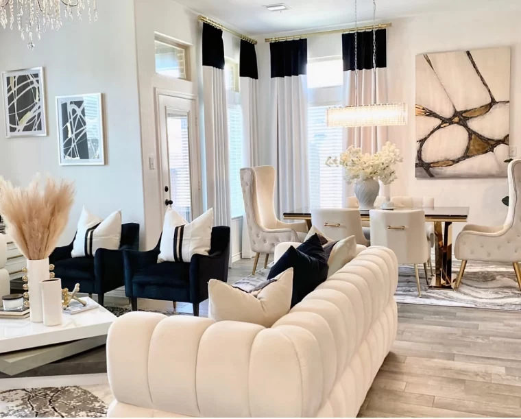 rideaux blanc et noir fauteuils canape blanc deco salon salle a manger