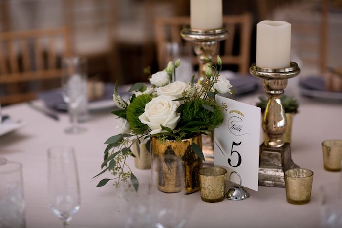 Deco mariage a faire soi meme menu mariage belle réception deco simple rose blanche centre de table