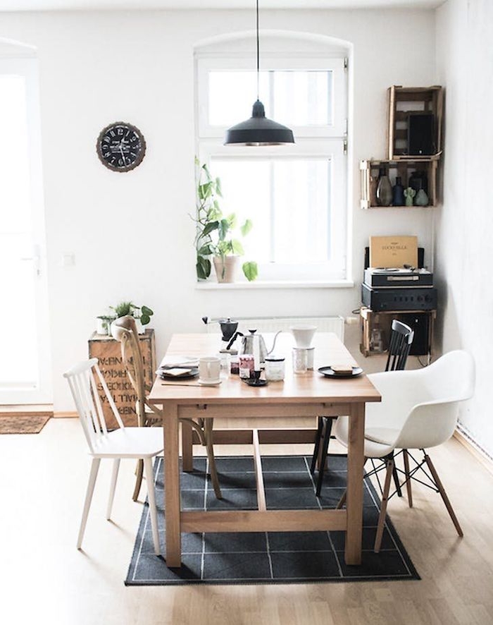 Amenager petit salon aménager un salon en longueur scandinave déco table à manger chaises scandinave style