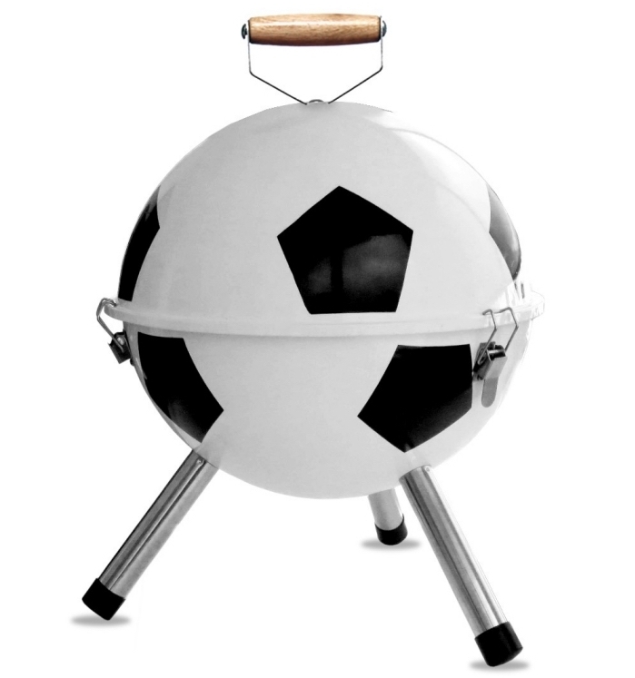 cadeau pour fan football et barbecue, modèle de mini barbecue en forme de ballons de foot avec poignée en bois