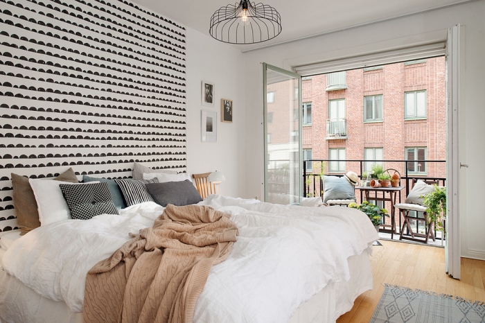 faire une tete de lit originale en posant du papier peint graphique tendance sur un pan de mur pour créer une ambiance scandinave moderne