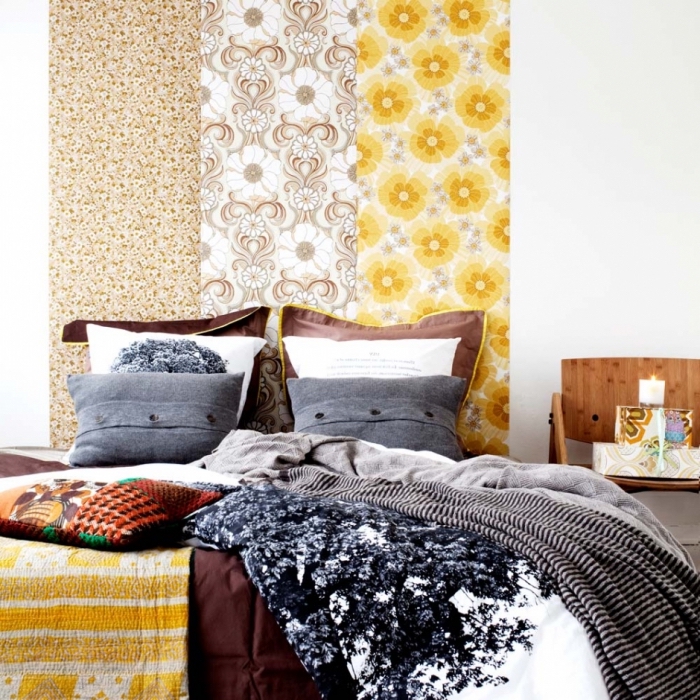  papier peint tete de lit réalisé avec trois lés uniques à motifs différents, juxtaposés, une tête de lit à réaliser soi-même avec des chutes de papier peint