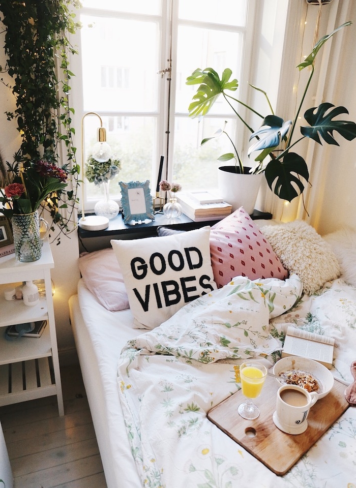 Idée deco rose poudré blanc et vert chambre rose et blanc comment décorer son appartement bohème chic