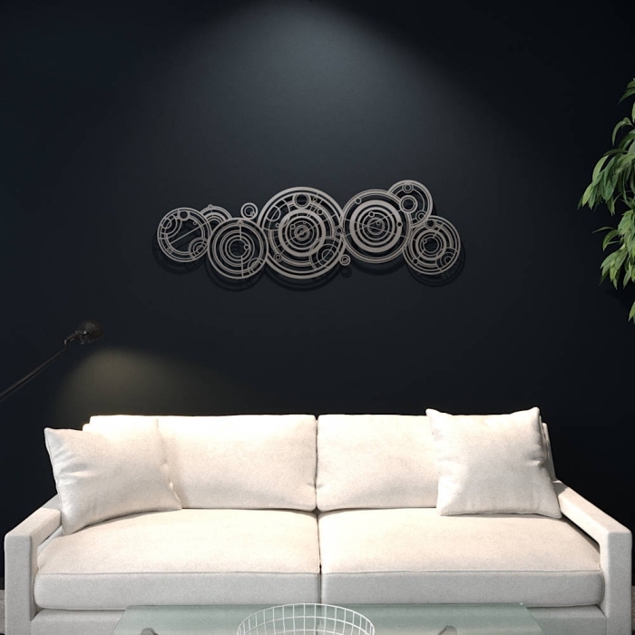 design intérieur stylé aux murs noirs avec meuble canapé blanc et plantes vertes, comment décorer un salon avec objet mural en métal