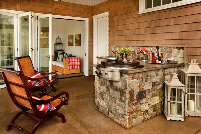 déco de terrasse avec mini coin de cuisine extérieur, modèle d'ilot en pierre avec barbecue ou plancha électrique