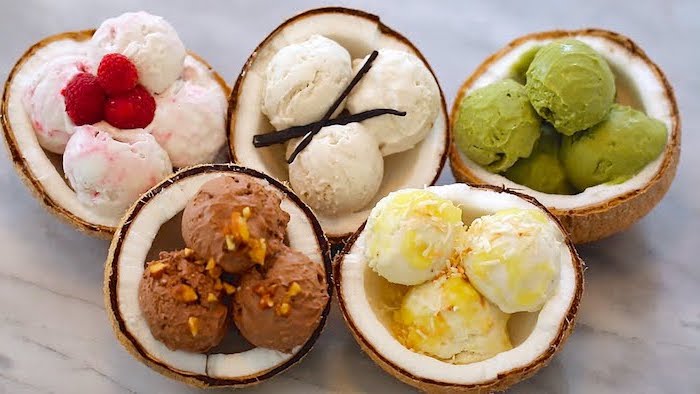 Glace a la vanille sorbet sans sorbetière comment faire un sorbet manger sain glace au chocolat au fraises différentes gouts glace dans un bol de coconut