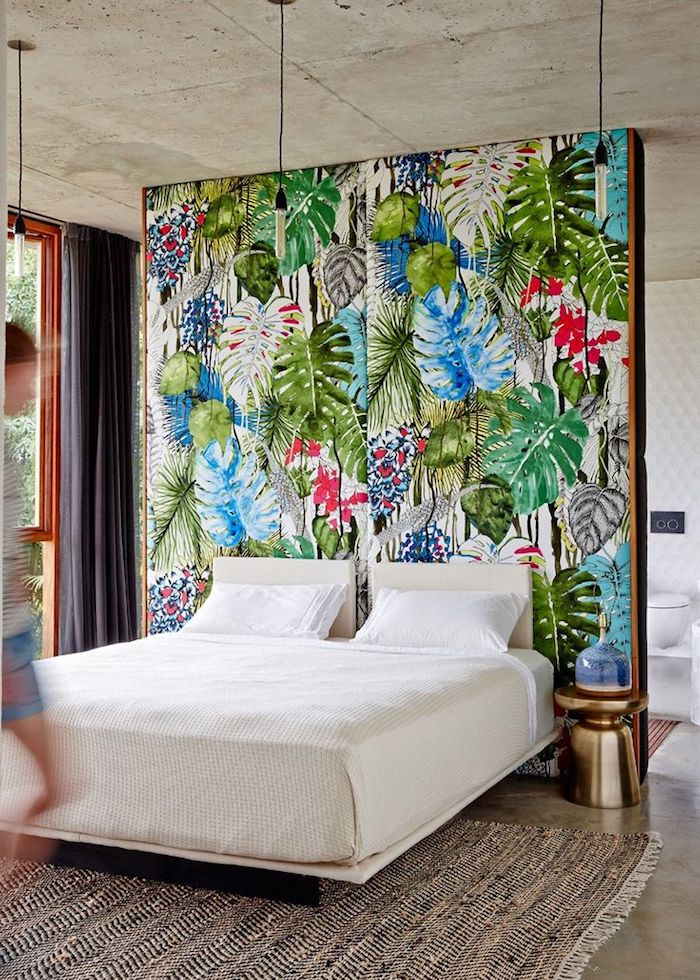 Couleur idéale pour chambre adulte tendance couleur 2018 la règle des trois couleurs originale idée tete de lit mur décoré de palmes 