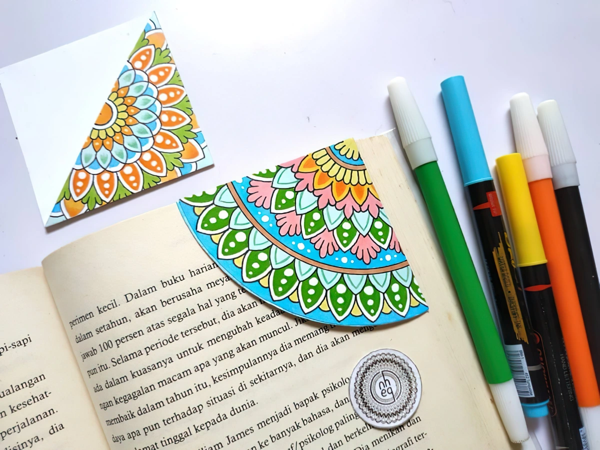 dessin mandala colore marqueurs pliage papier livre diy