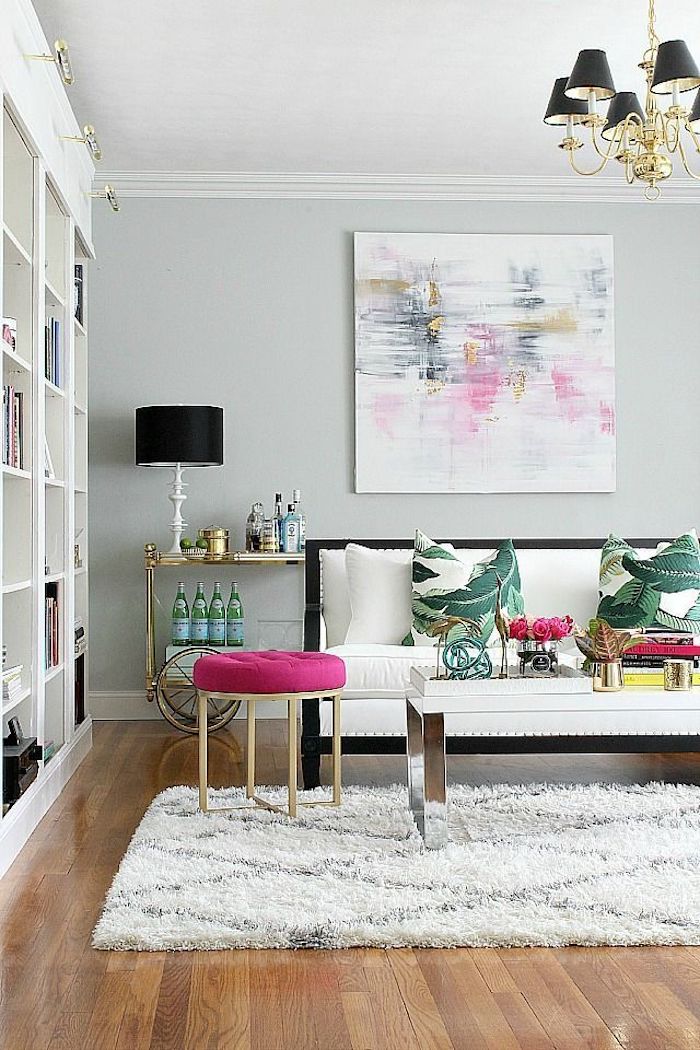 Simple idée chambre rose poudré et taupe chambre gris et rose aménagement salon coussins tropique thème rose blanc et vert art abstrait salon chic