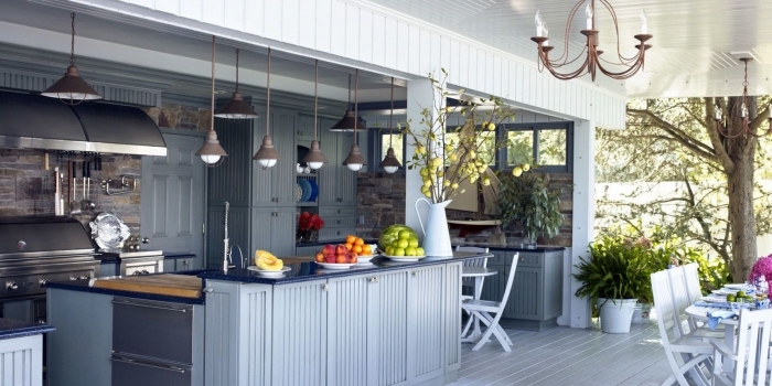 choix de barbecue ou gril d'extérieur en acier inoxydable, modèle de cuisine de jardin couverte avec toit de bois