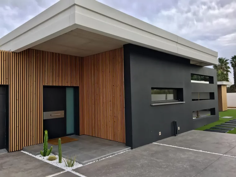 facade maison moderne en bois et noir