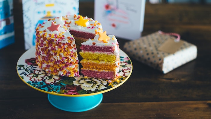 Gateau anniversaire enfant gateau pour enfant le meilleur gâteau pour un enfant étoiles colorés 