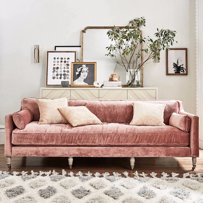 Canapé rose tapis shaggy les couleurs qui vont avec le rose comment décorer sa chambre moderne