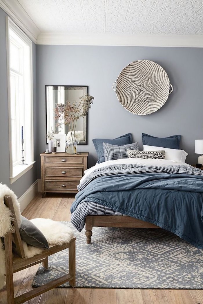 Chambre parentale moderne peinture mur chambre hygge déco scandinave simple gris bleu blanc couleurs chambre à coucher