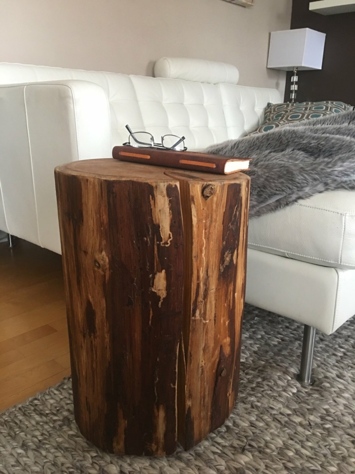 petite table de chevet tronc d'arbre, chevet créatif, mettre un cachet à la chambre ou au salon