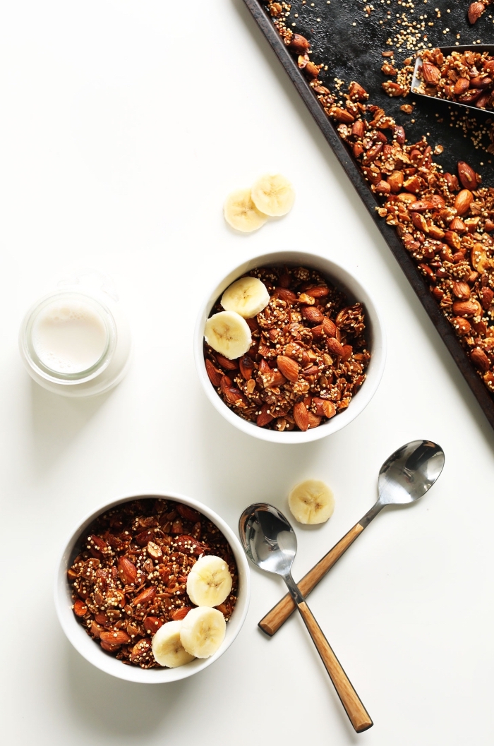 le petit déjeuner vegan idéal pour commencer la journée, recette de granola de quinoa maison sans sucre ajouté