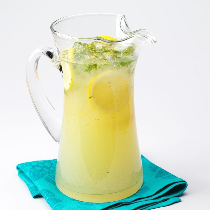 citronnade recette facile à préparer chez soi, quels produits pour faire une limonade au jus de citron et feuilles menthe