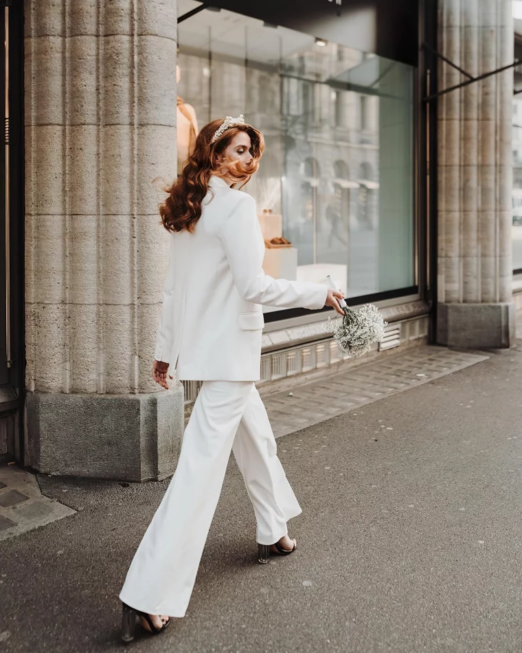 tailleur blanc femme blazer oversize pantalon sandales talons