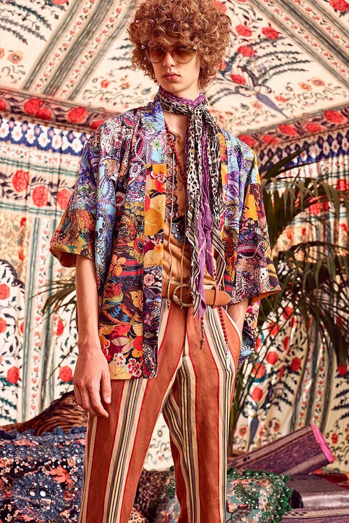 photo vetement hippie chic homme bariolé coloré style woodstock années 70