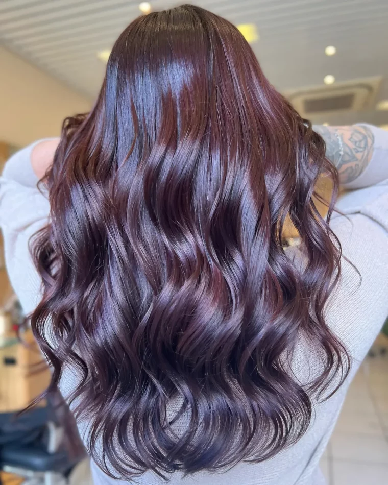 balayage couleur de cheveux marron glace ondulations