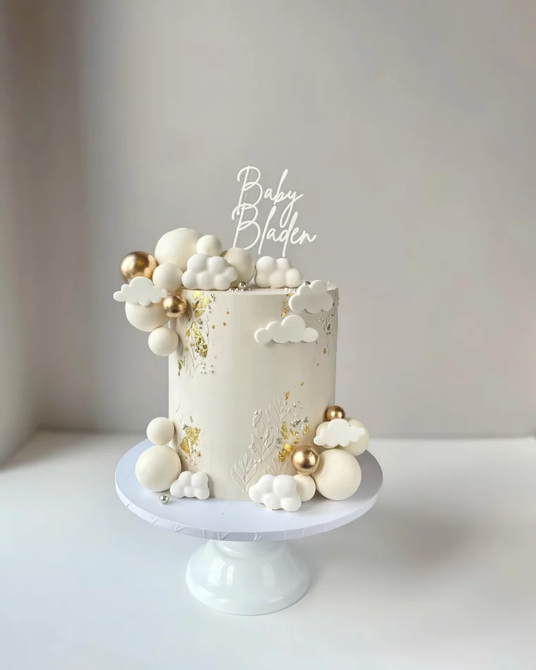 cake blanc fondant nuages ballons pate sucree details dores