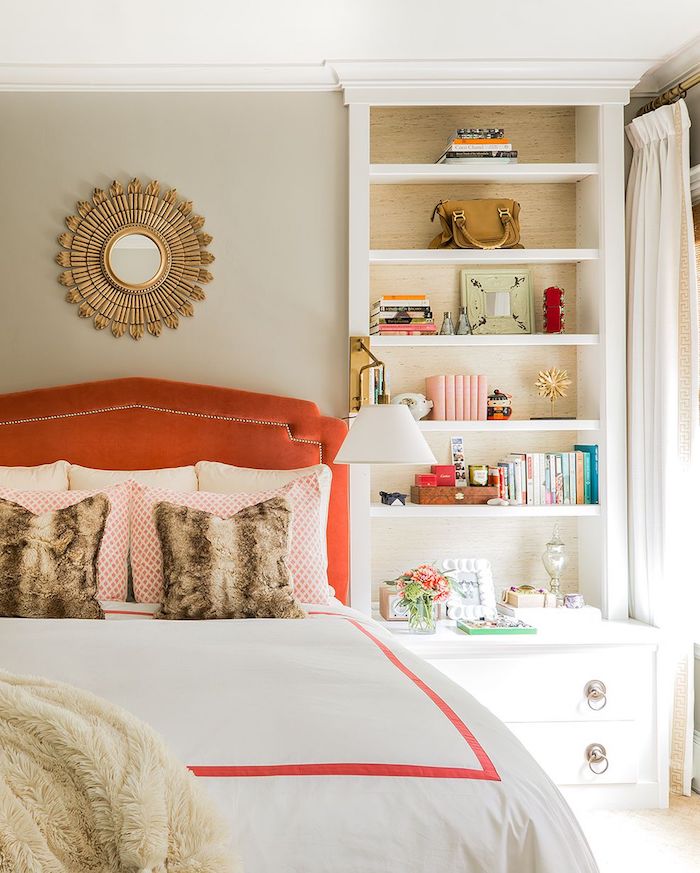 Amenagement petite chambre, aménagement chambre 10m2, belle idée deco en orange et taupe, comment décorer une chambre à coucher taupe